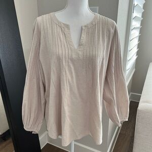 Like New! Vineyard Vines Women’s Top - Khaki - XL